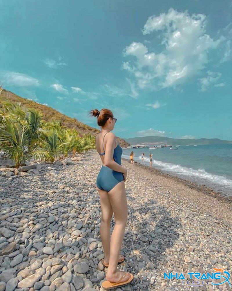 Tour 3 đảo VIP Nha Trang 1 Ngày, Trọn Gói 24 chụp ảnh cùng bãi đá tại Bãi Tranh Nha Trang