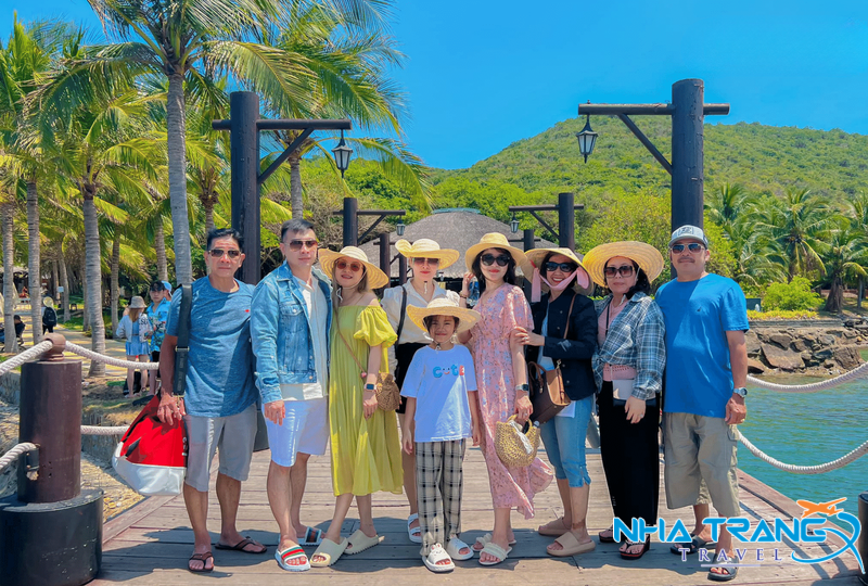 Tour 3 đảo VIP Nha Trang 1 Ngày, Trọn Gói 18 Du khách check in trong gói tour 3 đảo nha trang