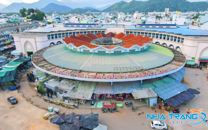 Chợ Đầm Nha Trang khám phá khu chợ nổi tiếng lâu đời 35 Điểm nhấn kiến trúc của chợ Đầm Nha Trang là hình hoa sen