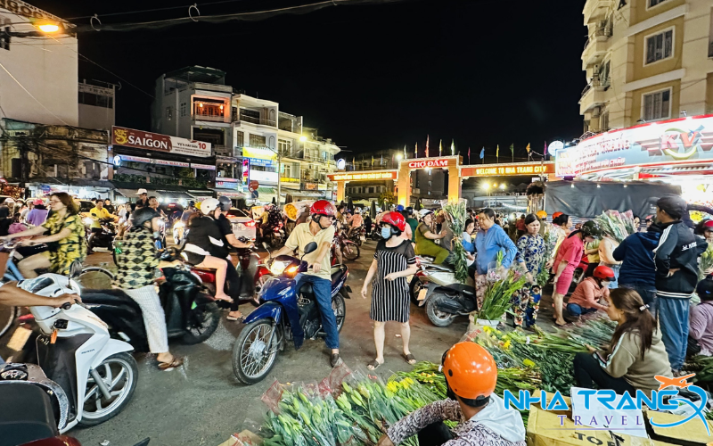 Chợ Đầm Nha Trang khám phá khu chợ nổi tiếng lâu đời 53 Chợ Đầm là khu vực đông người, bạn hãy cẩn thận tư trang cá nhân