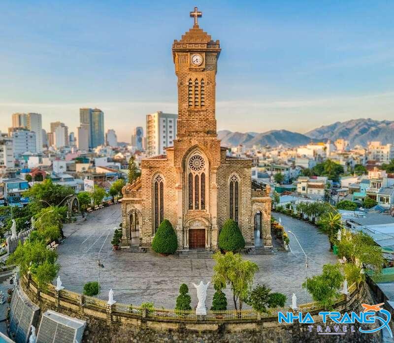 Chợ Đầm Nha Trang khám phá khu chợ nổi tiếng lâu đời 59 Với kiến trúc Gothic độc đáo, nhà thờ Đá là biểu tượng tôn giáo lâu đời