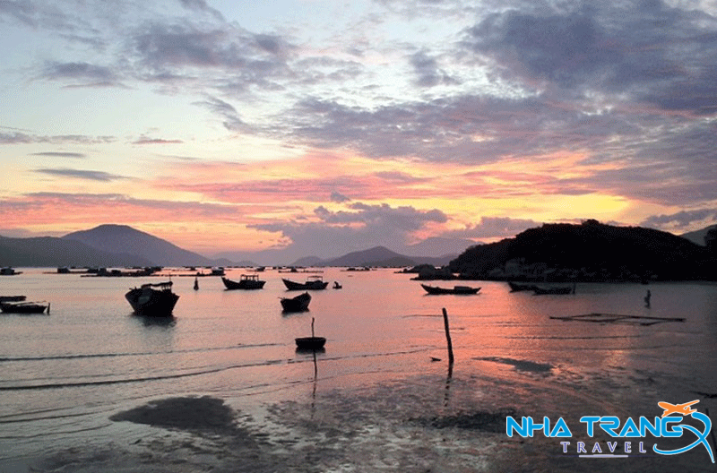 Vịnh Vân Phong Nha Trang khám phá eo biển đẹp và hấp dẫn 24 Khung cảnh chiều về trên bờ biển làng chài Sơn Đừng