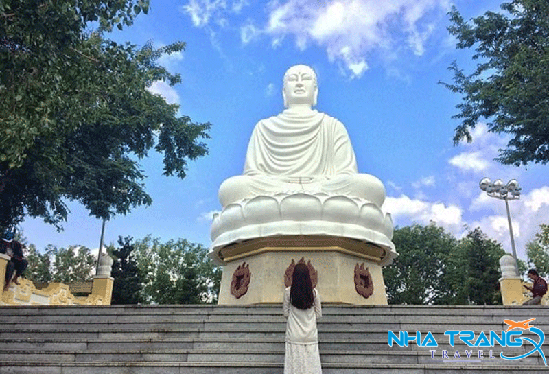 Khám Phá Chùa Long Sơn Nha Trang Ngôi Cổ Tự Trăm Năm Tuổi 26 Kim Thân Phật Tổ khổng lồ trên đỉnh chùa