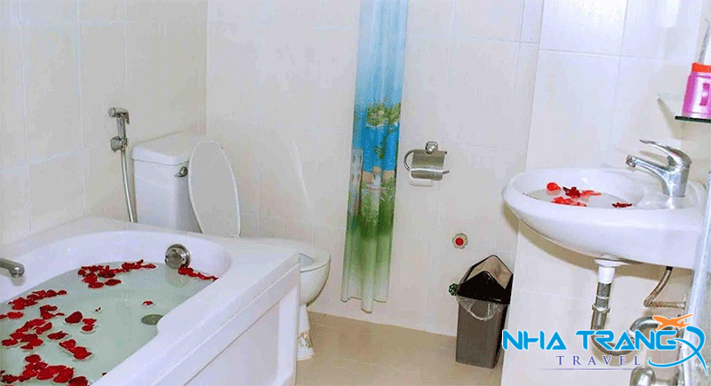Bật Mí 8 Khách Sạn 1 Sao Nha Trang Giá Rẻ, Nên Ghé 2025 51 Phòng tắm ở khách sạn có bồn tắm siêu xinh