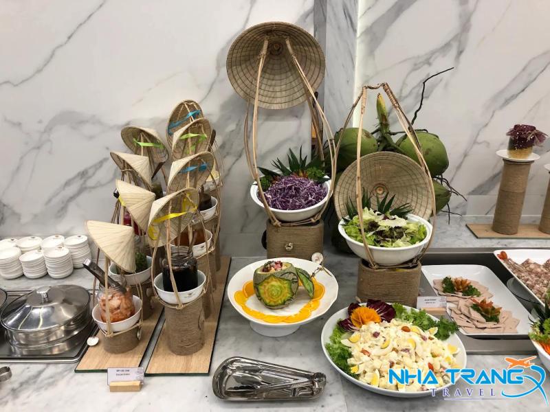 Top 10 Khách Sạn 4 Sao Nha Trang Tốt Nhất, Sang Chảnh 63 Ăn sáng tại Emerald Bay Hotel & Spa Nha Trang