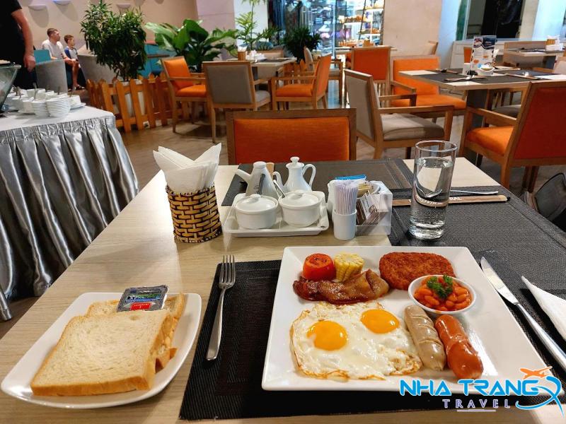 Top 10 Khách Sạn 4 Sao Nha Trang Tốt Nhất, Sang Chảnh 43 Ăn sáng tại Liberty Central Nha Trang Hotel