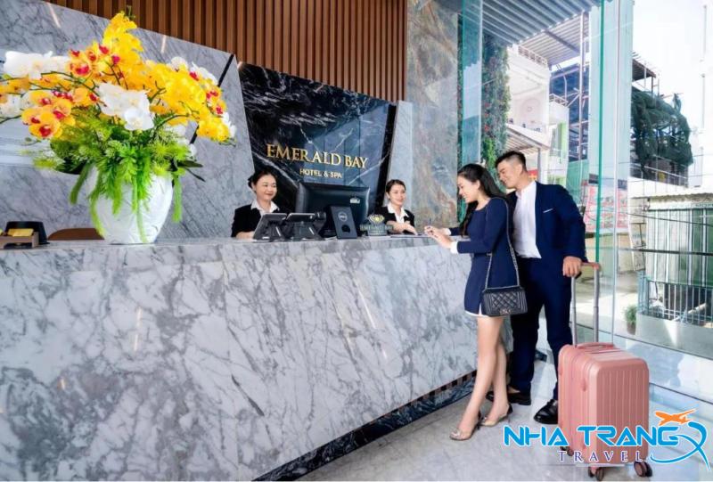Top 10 Khách Sạn 4 Sao Nha Trang Tốt Nhất, Sang Chảnh 62 Đón tiếp tại Emerald Bay Hotel & Spa Nha Trang