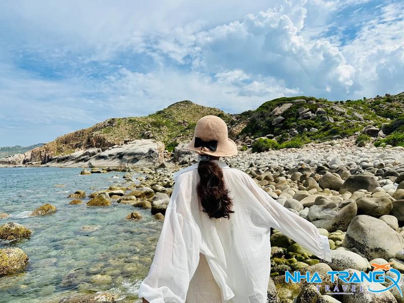 Tour Bình Hưng Nha Trang 1 Ngày, Giá Rẻ 19 Du khách check in tại Bãi Đá Trứng