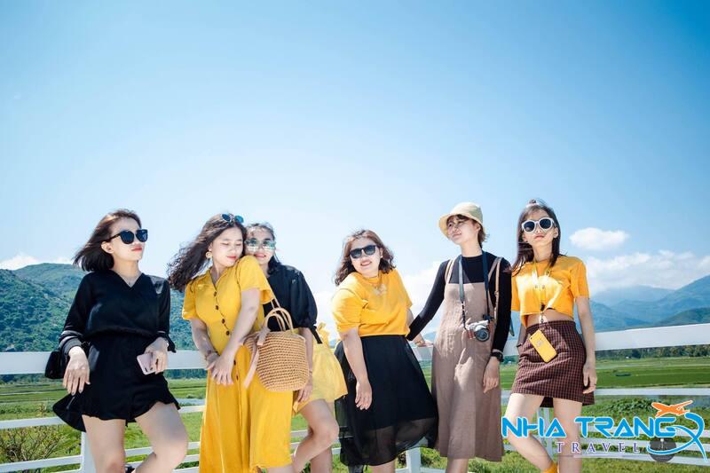 Tour Bình Hưng Nha Trang 1 Ngày, Giá Rẻ 10 du khách check in đồng cừu suối tiên