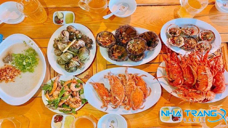 Tour Bình Hưng Nha Trang 1 Ngày, Giá Rẻ 20 Du khách nghỉ ngơi ăn trưa tại Đảo Bình Hưng