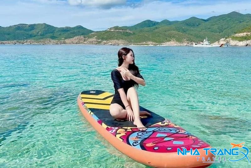 Tour Bình Hưng Nha Trang 1 Ngày, Giá Rẻ 23 du khách chèo sup trên biển Bãi Kinh