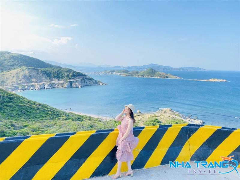 Tour Hang Rái - Vịnh Vĩnh Hy - Vườn Nho - Đồng Cừu Giá Rẻ 28 du khách chụp ảnh tại cung đường Vịnh Vĩnh Hy