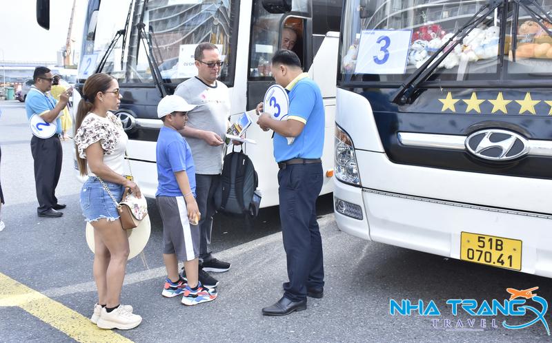 Tour Hang Rái - Vịnh Vĩnh Hy - Vườn Nho - Đồng Cừu Giá Rẻ 19 xe ô tô và HDV đón quý khách