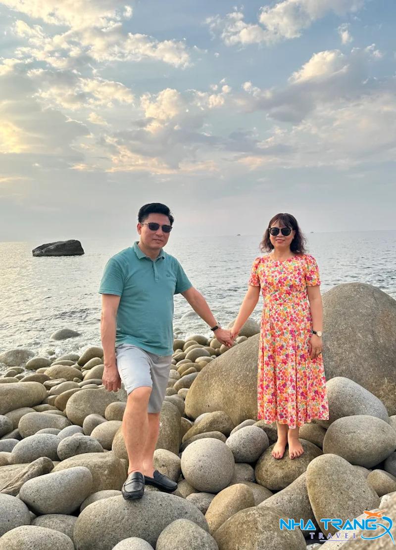 Tour Bình Hưng Nha Trang 1 Ngày, Giá Rẻ 18 khách Nha Trang Travel check in Bãi Đá Trứng