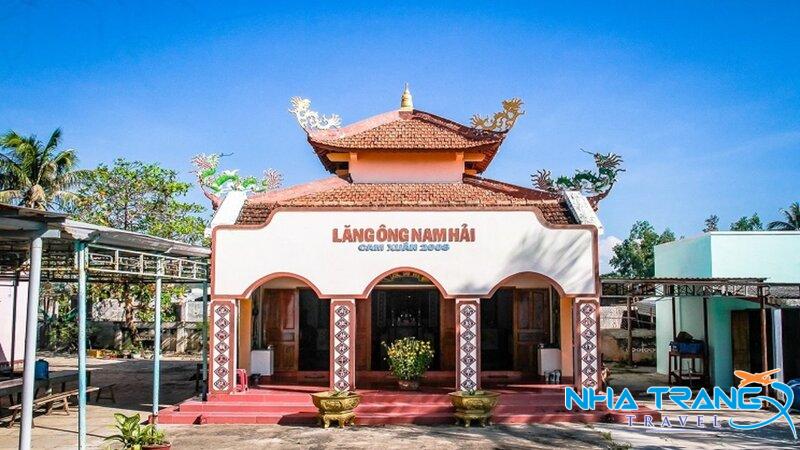 Tour Bình Hưng Nha Trang 1 Ngày, Giá Rẻ 15 khám phá Lăng Ông Nam Hải tại đảo Bình Hưng