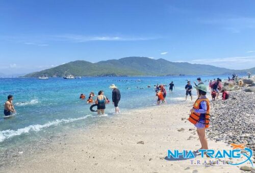Tour Tàu Không Số Ninh Vân Gành Nhảy Beach