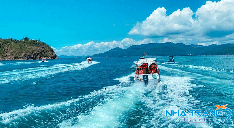 Kinh nghiệm Du Lịch Vịnh Vĩnh Hy Chi Tiết Từ A Tới Z 20 Di chuyển tới vịnh bằng Cano