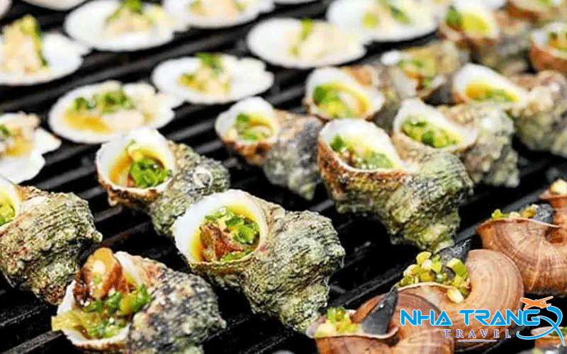 Du Lịch Hang Rái Ninh Thuận Tuyệt Tác Thiên Nhiên Độc Đáo 22 Món Ốc Mặt Trăng nướng mỡ hành ngon nhức nhối