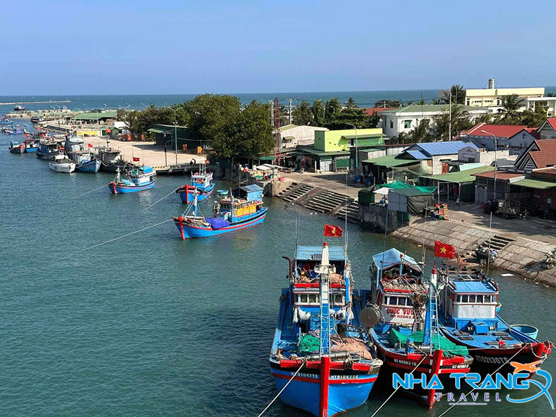 Kinh nghiệm Du Lịch Vịnh Vĩnh Hy Chi Tiết Từ A Tới Z 26 Một thoáng làng chài Vĩnh Hy
