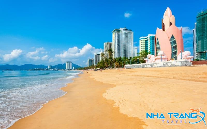 Bật Mí 10 Bãi Biển Nha Trang Đẹp Nhất, Thu Hút Du Khách Thập Phương 28 Dốc Lết có bãi tắm nông, sóng nhẹ, nước trong xanh
