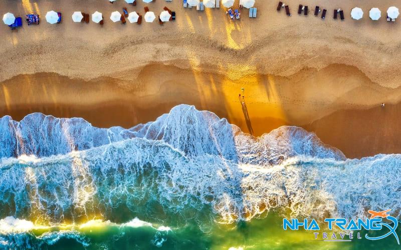Bật Mí 10 Bãi Biển Nha Trang Đẹp Nhất, Thu Hút Du Khách Thập Phương 30 Biển Hòn Gầm nổi bật với dải cát trắng dài và làn nước xanh ngọc.