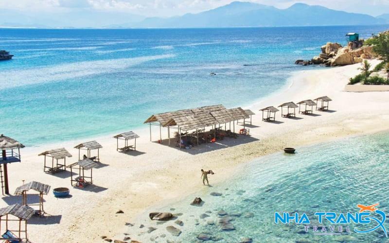 Bật Mí 10 Bãi Biển Nha Trang Đẹp Nhất, Thu Hút Du Khách Thập Phương 34 Bãi tắm đôi Hòn Nội thuộc vịnh Nha Trang, cách đất liền khoảng 25km,