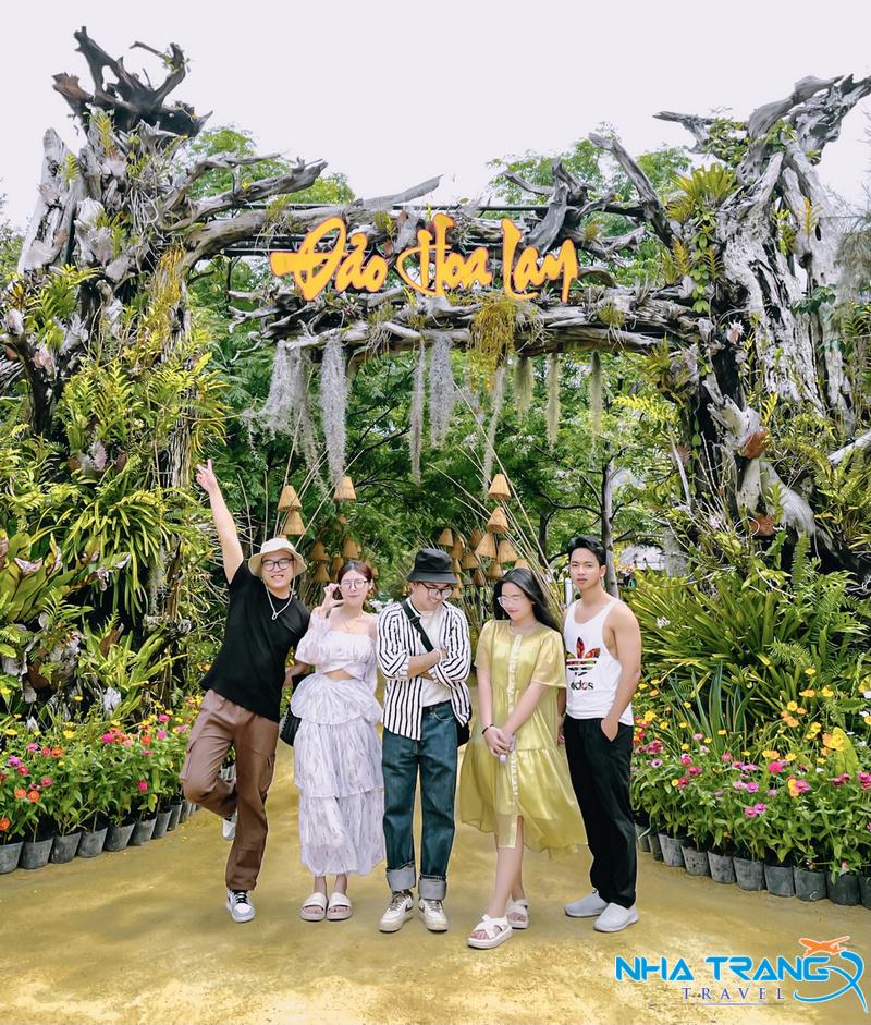 Khám Phá 10 Hòn Đảo Nha Trang Nổi Tiếng Được Yêu Thích Nhất 43 Dạo bước giữa những con đường hoa lan rực rỡ, chụp ảnh sống ảo.