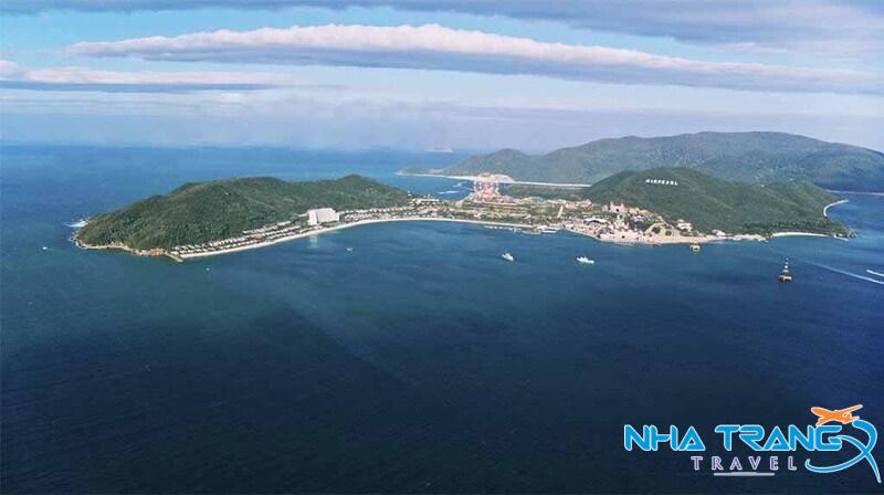 Khám Phá 10 Hòn Đảo Nha Trang Nổi Tiếng Được Yêu Thích Nhất 28 Trên cao nhìn xuống Đảo Hòn Tre với một màu xanh biếc