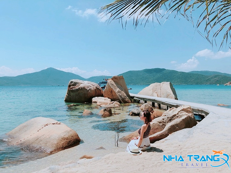 Bật Mí 20+ Địa Điểm Du Lịch Nha Trang "Gây Thương Nhớ" 37 Biển nước trong xanh, mát lành ở Hòn Ông