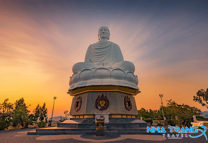 Bật Mí 20+ Địa Điểm Du Lịch Nha Trang "Gây Thương Nhớ" 43 Bức tượng Phật trắng khổng lồ ở chùa