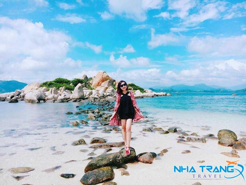 Khám Phá 10 Hòn Đảo Nha Trang Nổi Tiếng Được Yêu Thích Nhất 37 Đảo Bình Ba là khu vực quân sự và chỉ cho phép người Việt Nam đến tham quan.