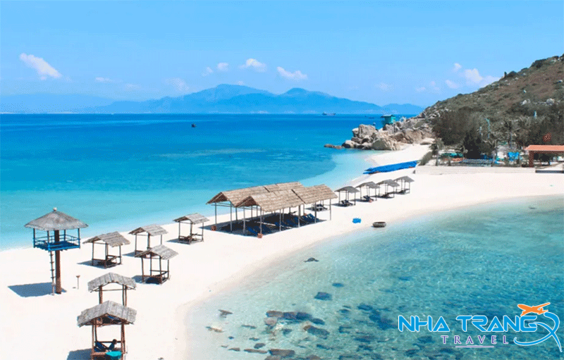 Bật Mí 20+ Địa Điểm Du Lịch Nha Trang "Gây Thương Nhớ" 35 Đảo Yến - Hòn Nội gây thương nhớ với biển cát trắng mênh mông