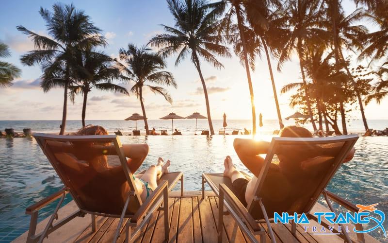 Bật Mí 10 Bãi Biển Nha Trang Đẹp Nhất, Thu Hút Du Khách Thập Phương 44 Tắm biển và thư giãn tận hưởng không khí trong lành