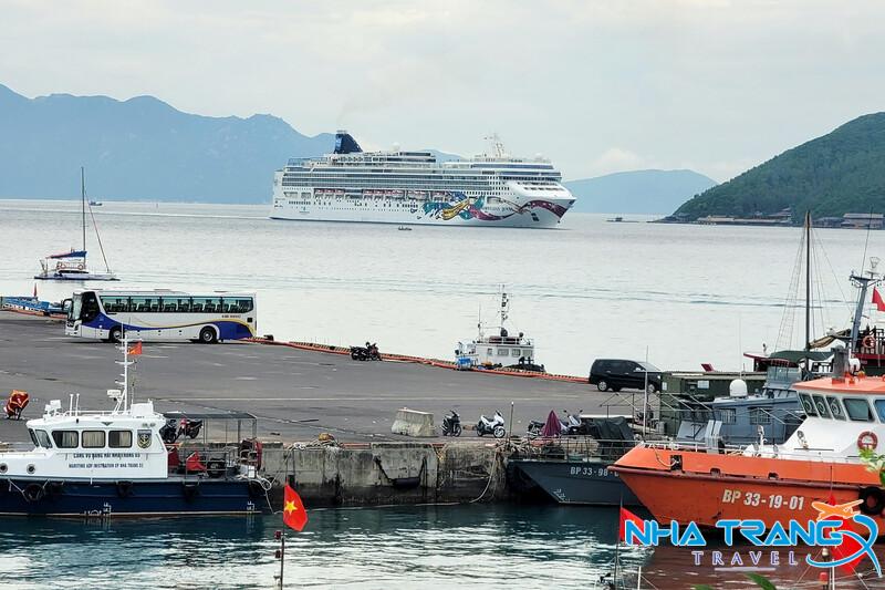 Kinh Nghiệm Vui Chơi Vinpearl Harbour Nha Trang Cực Hot 18 Cảng Vinpearl Nha Trang nằm trên đảo Hòn Tre, phường Vĩnh Hưng Nha Trang