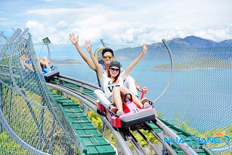 Vinpearl Nha Trang Có Gì Chơi? Trò Chơi Và Hoạt Động Thú Vị 29 Hệ thống xe trượt đường núi đầu tiên trên đảo, dài 1.220m, mang lại những cú lượn "cực đã"