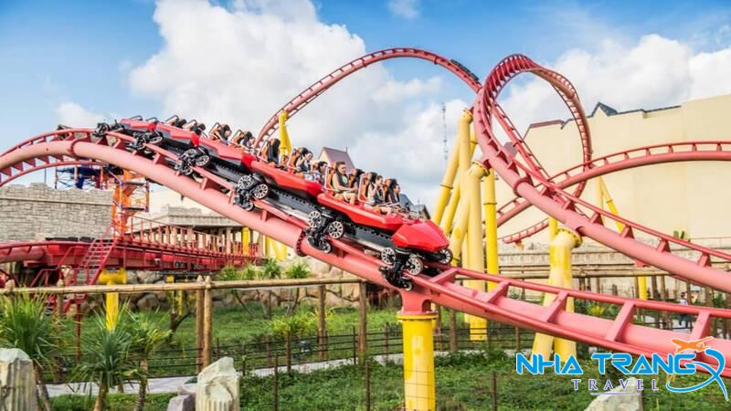 Vinpearl Nha Trang Có Gì Chơi? Trò Chơi Và Hoạt Động Thú Vị 32 Một hành trình tốc độ cao với những khúc cua bất ngờ và cú lao dốc "thót tim"