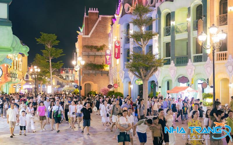 Kinh Nghiệm Vui Chơi Vinpearl Harbour Nha Trang Cực Hot 23 Thoả sức mau sắm với các thương hiêu nổi tiếng tại Nha Trang