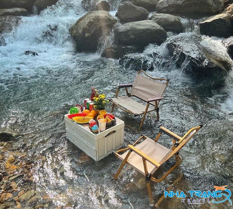 Kinh Nghiệm Vui Chơi, Cắm Trại & Giá Vé Tại Suối Mơ Nha Trang 17 Cắm trại ở suối tận hưởng không khí mát lành