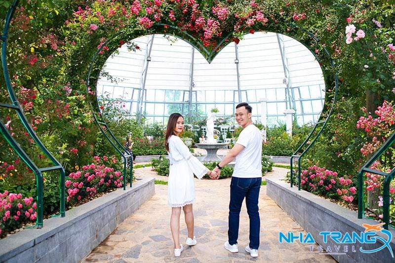 Khám Phá Bản Đồ Khu Vui Chơi Vinpearl Nha Trang Mới Nhất 18 Có hơn 500 cây hoa hồng ở trong khu vườn