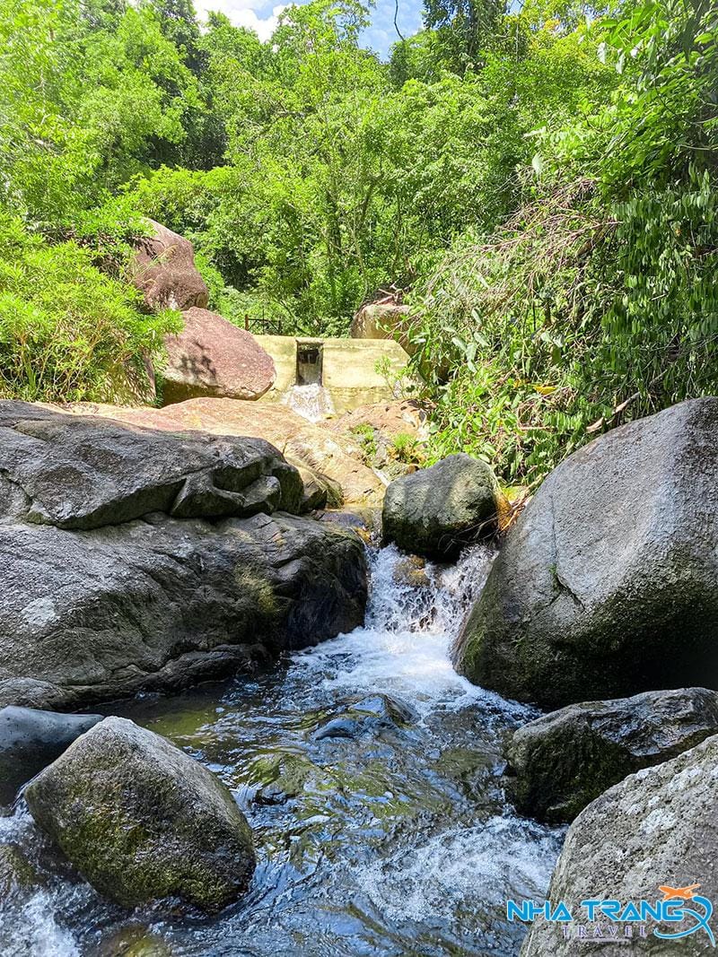 Khám Phá Suối Lùng Nha Trang "Viên Ngọc Ẩn" Hoang Sơ, Đẹp 17 Du khách nên tới suối vào những tháng ngày mùa khô